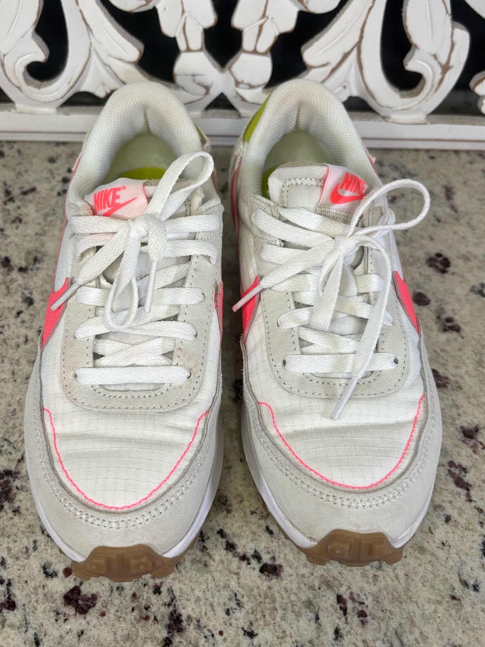 Nike FJ4572 Waffle Debut White Bright Cactus Sneakers Neon Pink Accents Size 6